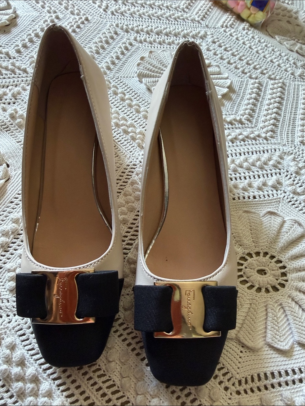 Forragamo Beige and Black Vara Bow Block Heel Pumps - Picture 4 of 6